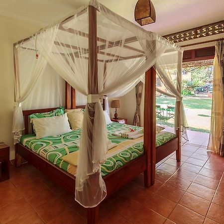 Airport Guesthouse Entebbe Eksteriør bilde