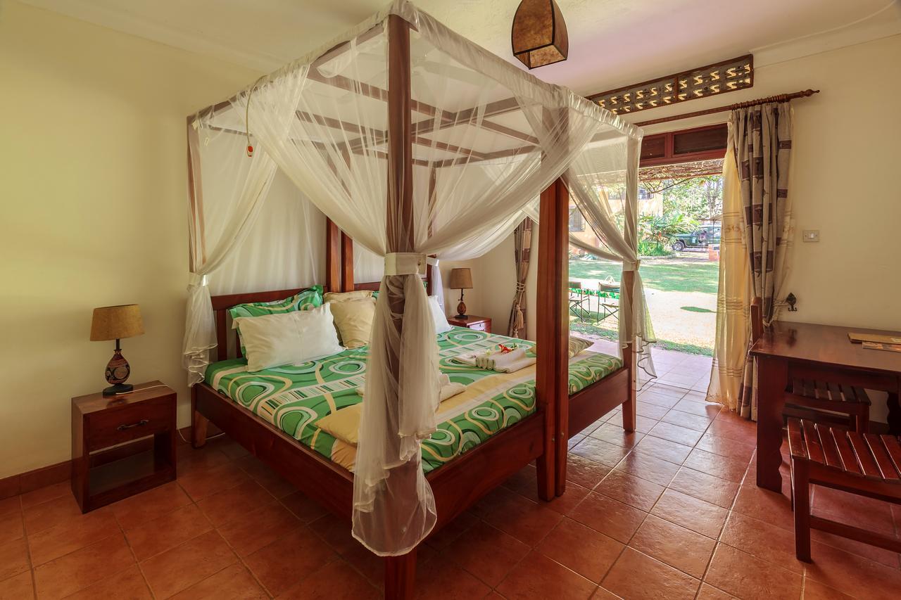 Airport Guesthouse Entebbe Eksteriør bilde
