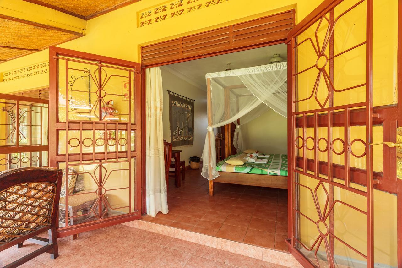 Airport Guesthouse Entebbe Eksteriør bilde