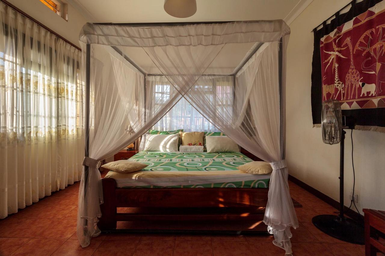 Airport Guesthouse Entebbe Eksteriør bilde